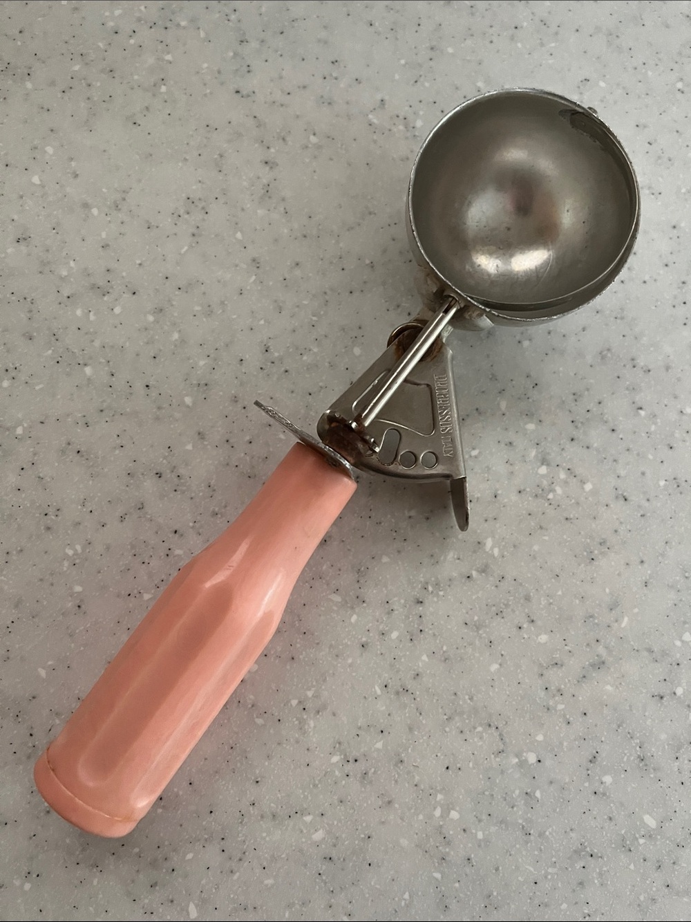 Vtg Progressus ITALY Lt Pink/Coral Handle Ice Cream  Scoop Pat 2782454 MCM *READ